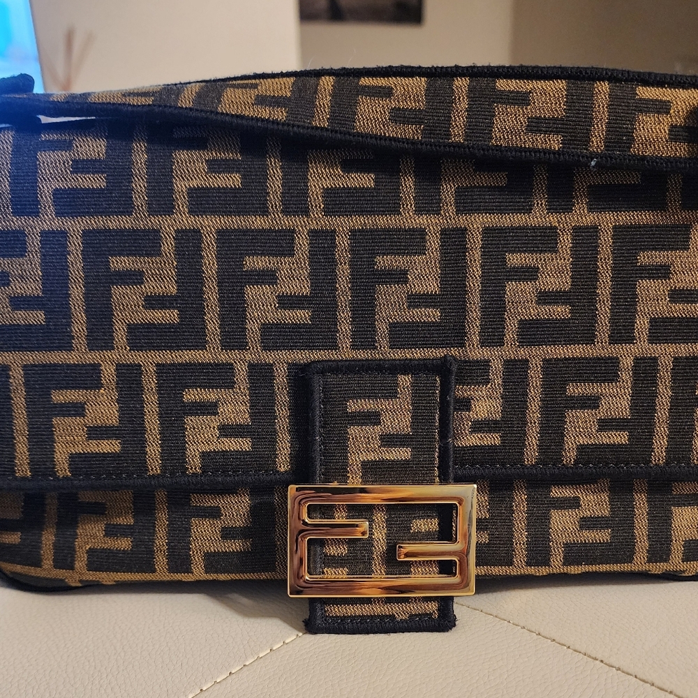 Designer Inspired Canvas Handbag With 2 Detachable Straps. Brand New Never Used